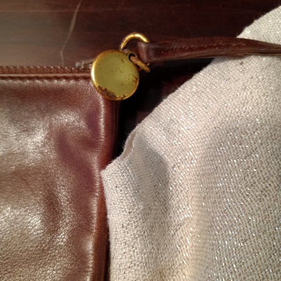 Chanel Vintage drawstring bucket tote bag with pouch and CC gold hardware - Picture 6 of 15